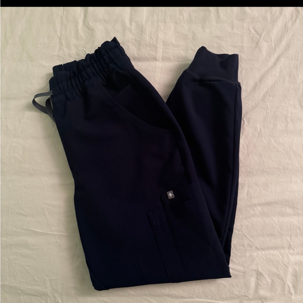 Figs XS Petite Uman Relaxed Jogger Scrub Pants in Navy